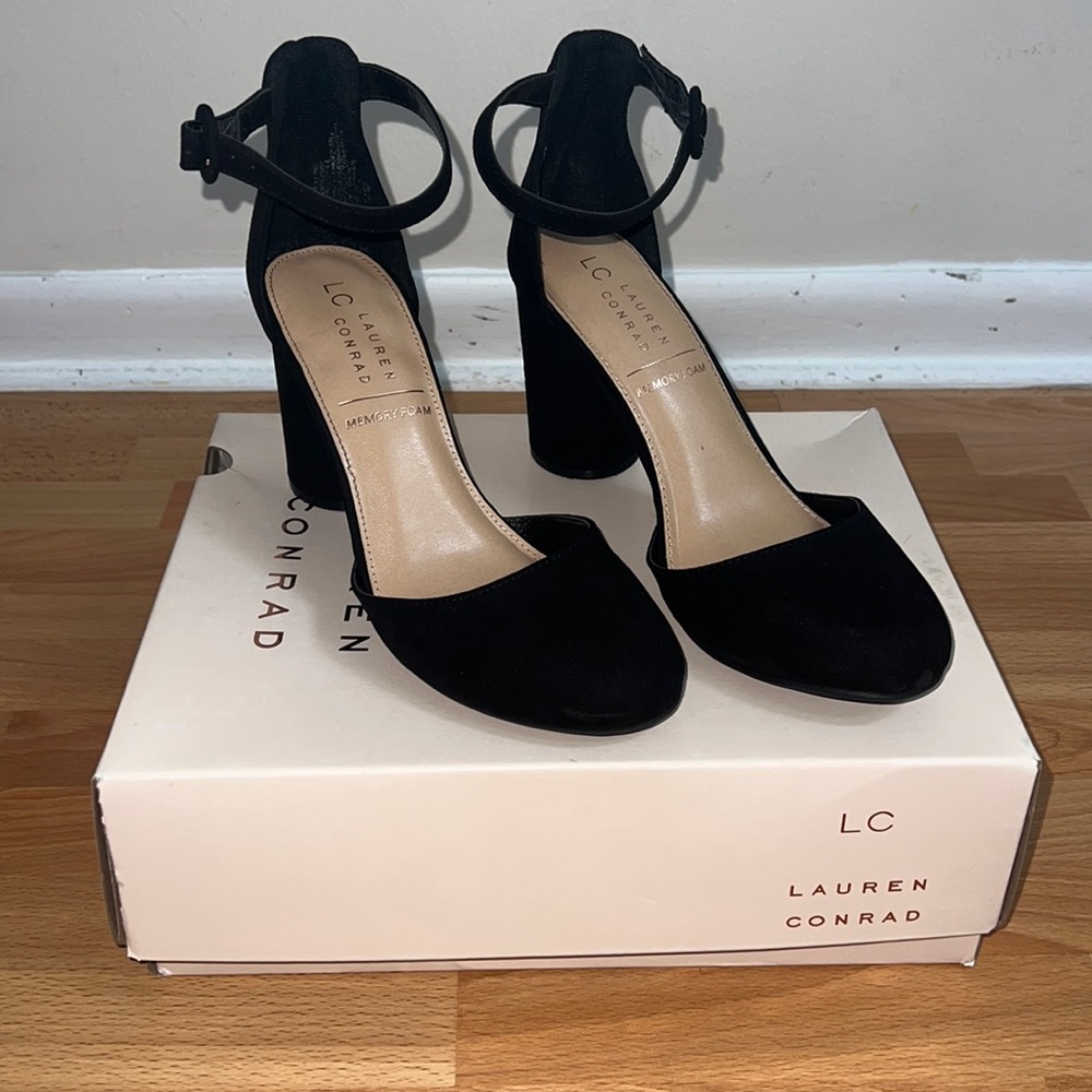 Black Pumps